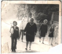 Pierwsza Komunia św. dnia 03.06.1979r. Zdjęcie udostępnione przez Panią Cecylię Kić (Smajda).