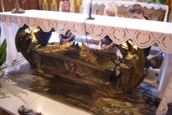 Dziś ciało bł. Karoliny spoczywa w sarkofagu pod ołtarzem