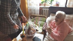 Wielkanocne paczki dla chorych przygotowane przez Parafialny Zespół CARITAS 2017r. - zdjecie 41