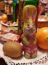 Wielkanocne paczki dla chorych przygotowane przez Parafialny Zespół CARITAS 2018r. - pakowanie - zdjecie 12