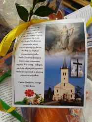 Wielkanocne paczki dla chorych przygotowane przez Parafialny Zespół CARITAS 2019r. - pakowanie - zdjecie 19