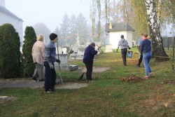 Sprzątanie cmentarza jesień 2019r. - zdjecie 15