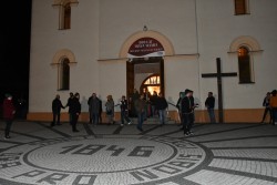 Droga Krzyżowa ulicami Sławikowa 2023r. - JUBILEUSZOWA - zdjecie 16
