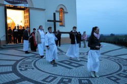 Droga Krzyżowa ulicami Sławikowa 2024 r. - zdjecie 16