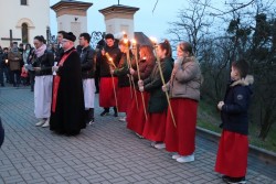 Droga Krzyżowa ulicami Sławikowa 2024 r. - zdjecie 26