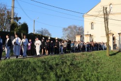 Droga Krzyżowa ulicami Sławikowa 2025 r. - zdjecie 6