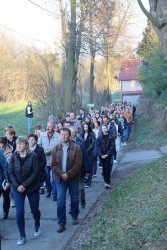 Droga Krzyżowa ulicami Sławikowa 2025 r. - zdjecie 31