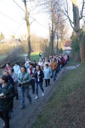Droga Krzyżowa ulicami Sławikowa 2025 r. - zdjecie 32