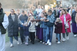 Droga Krzyżowa ulicami Sławikowa 2025 r. - zdjecie 50