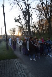 Droga Krzyżowa ulicami Sławikowa 2025 r. - zdjecie 52