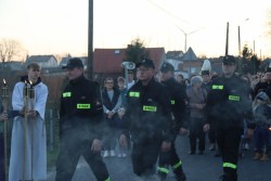 Droga Krzyżowa ulicami Sławikowa 2025 r. - zdjecie 64