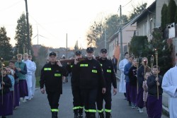 Droga Krzyżowa ulicami Sławikowa 2025 r. - zdjecie 66