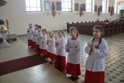 Przyjęcie nowych ministrantów 2025r. - zdjecie 7