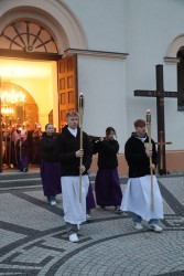 Droga Krzyżowa ulicami Sławikowa 2026 r. - zdjecie 6