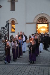 Droga Krzyżowa ulicami Sławikowa 2026 r. - zdjecie 8
