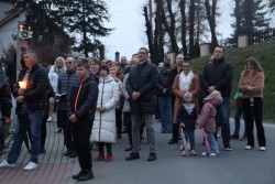 Droga Krzyżowa ulicami Sławikowa 2026 r. - zdjecie 20