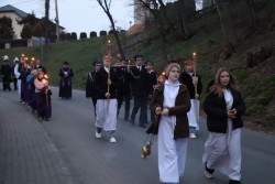 Droga Krzyżowa ulicami Sławikowa 2026 r. - zdjecie 21